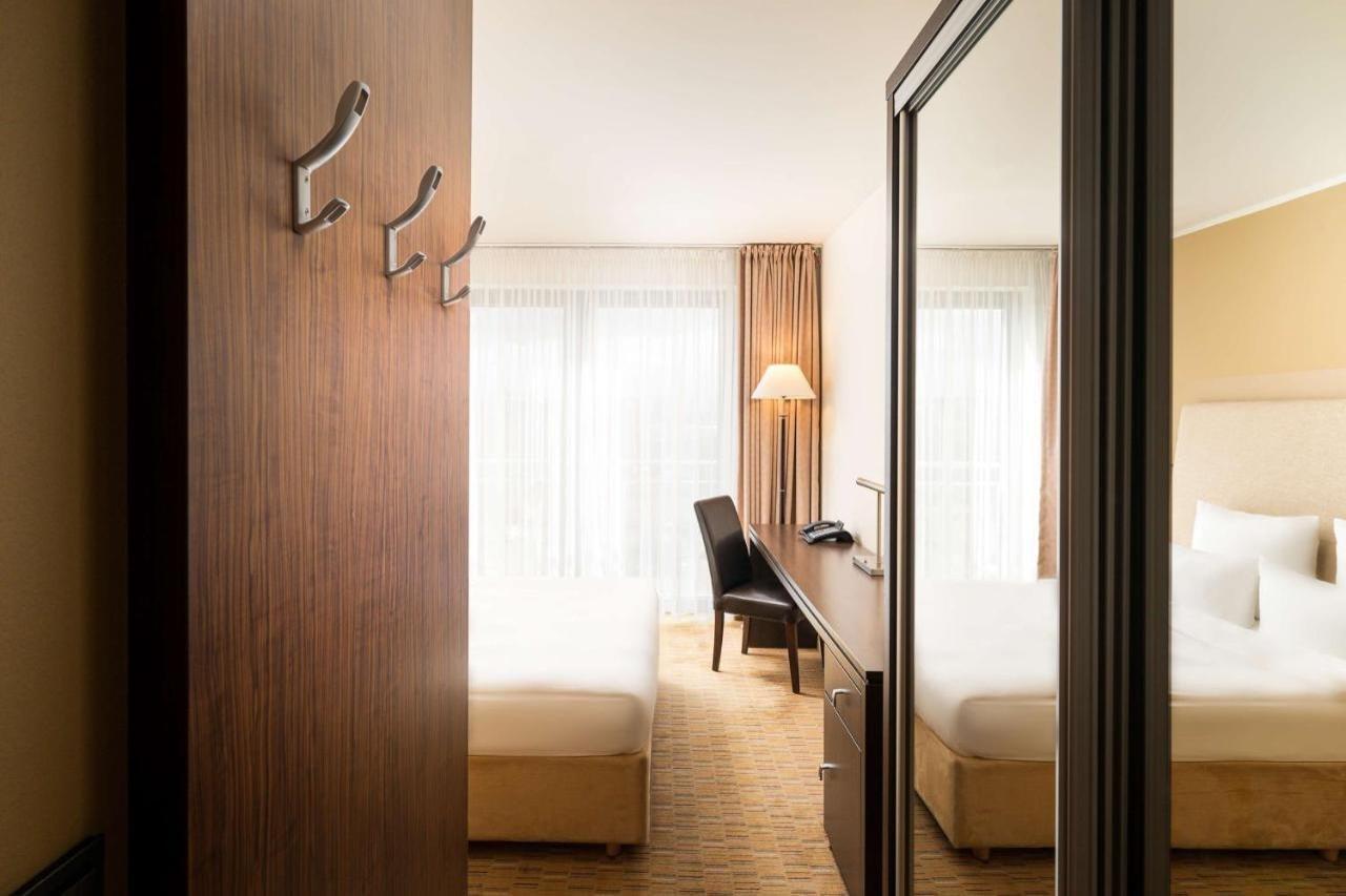 Elaya Hotel Hamburg Finkenwerder Ehemals The Rilano Hotel Hamburg-Harburg Exteriör bild