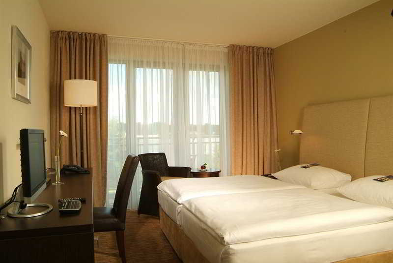 Elaya Hotel Hamburg Finkenwerder Ehemals The Rilano Hotel Hamburg-Harburg Exteriör bild